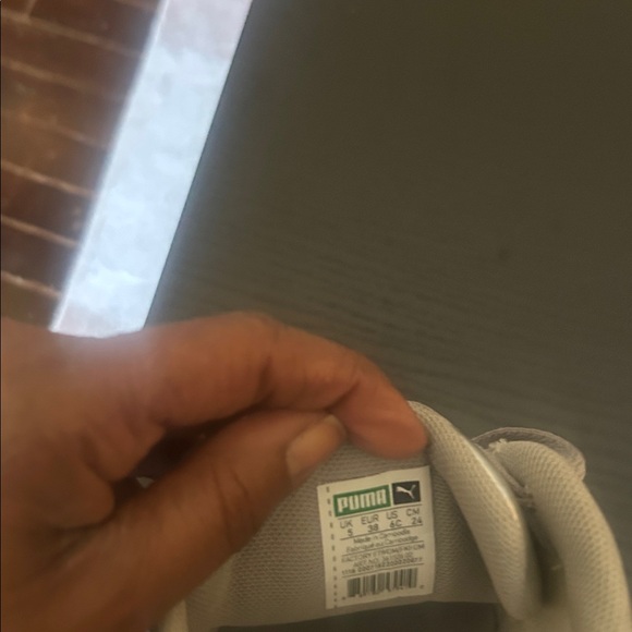 Puma Metallic Silver Roma Sneakers unisex size 6 men, women 8 - Picture 7 of 10